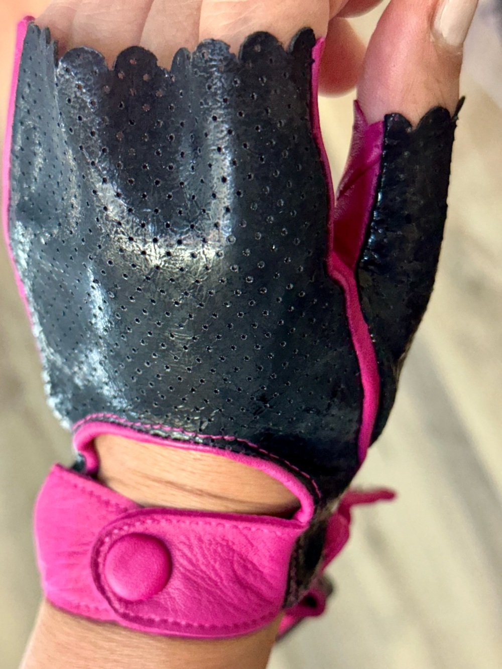 David & Young Genuine Leather Fingerless Gloves Pink Black NWT Size S - Picture 8 of 12